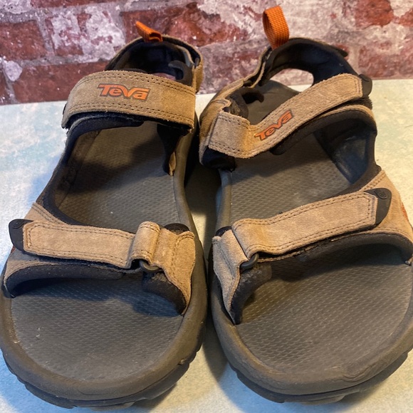 Men’s Teva sandals SZ 9 - Picture 1 of 7